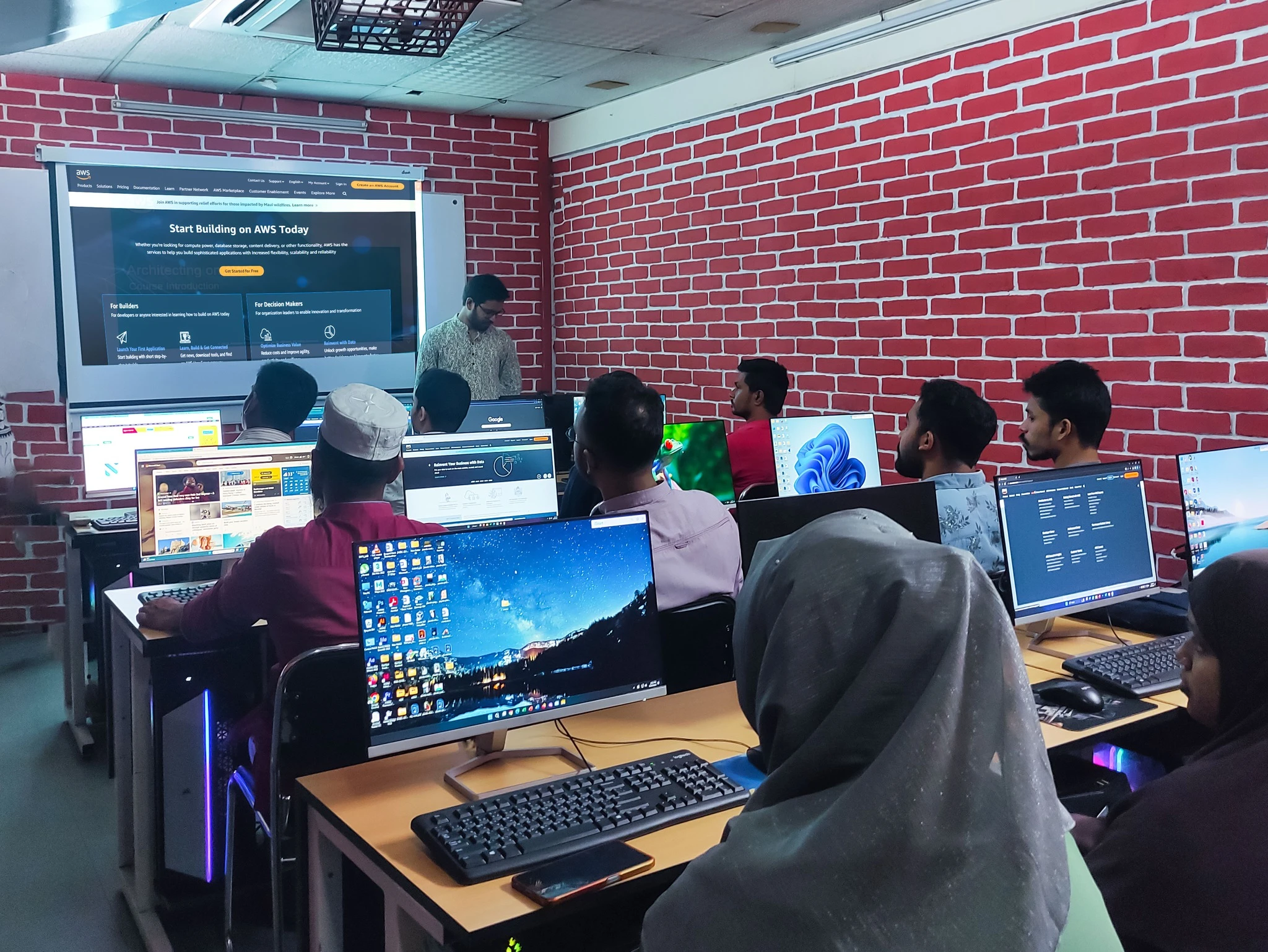 Photoshop, Illustrator, InDesign শিখে লোকাল ও গ্লোবাল মার্কেটে ফ্রিল্যান্সিং করার সুযোগ!